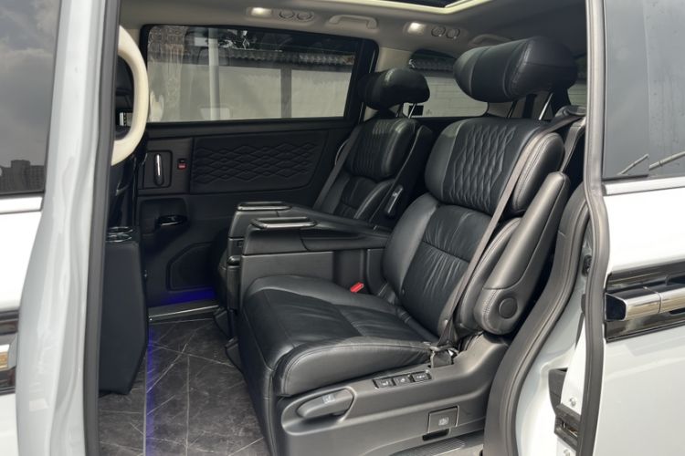 Used Honda Elysion 2024 2.0L eHEV Luxury Edition Interior 5