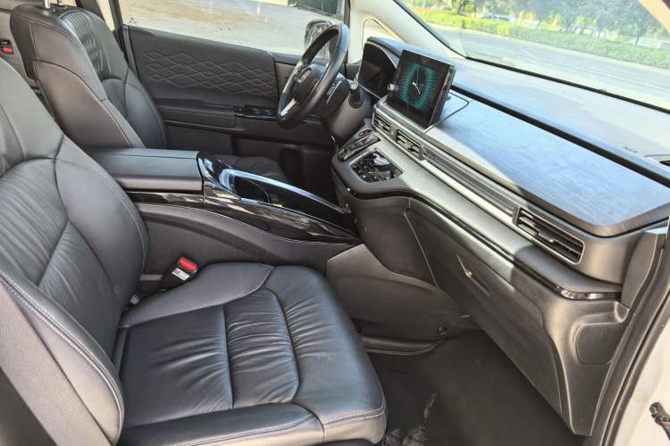 Used Honda Elysion 2024 2.0L eHEV Luxury Edition Interior 6