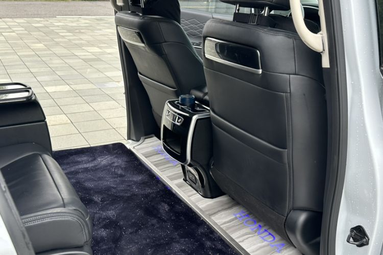 Used Honda Elysion 2024 2.0L eHEV Luxury Edition Interior 6