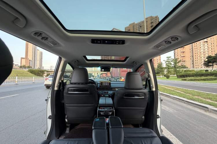Used Honda Elysion 2024 2.0L eHEV Luxury Edition Interior 6