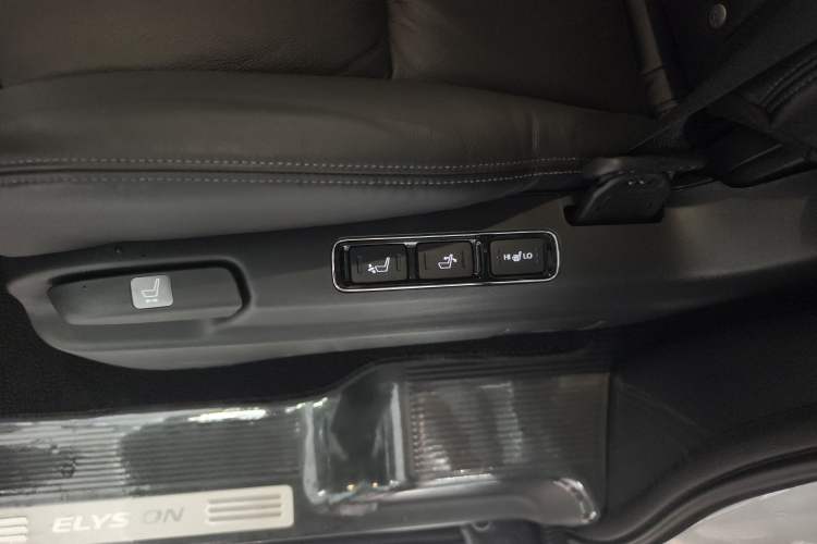 Used Honda Elysion 2024 2.0L eHEV Luxury Edition Interior 6