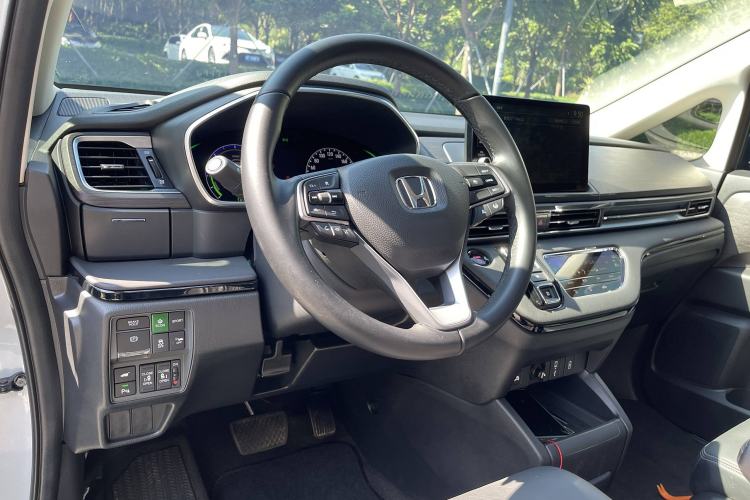 Used Honda Elysion 2024 2.0L eHEV Luxury Edition Interior 6