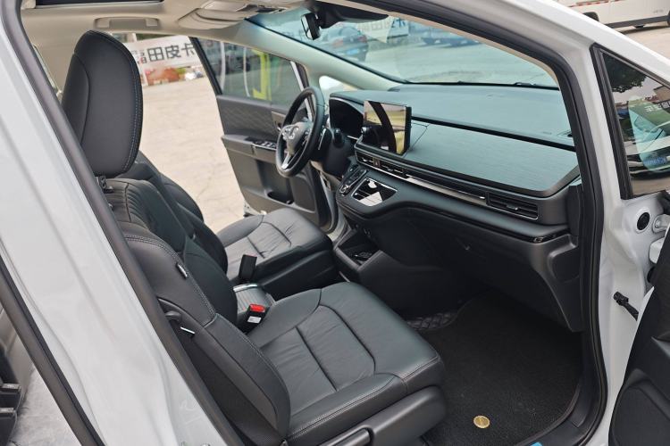 Used Honda Elysion 2024 2.0L eHEV Ultimate Edition Interior 6