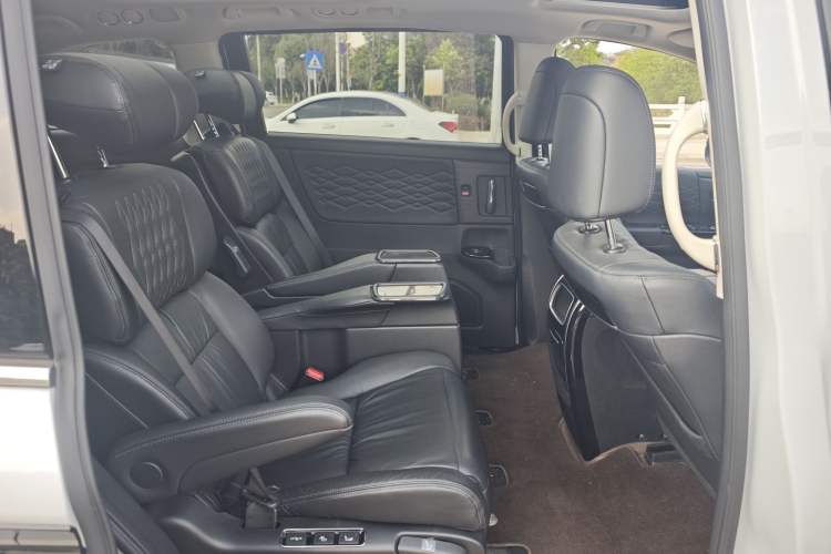 Used Honda Elysion 2024 2.0L eHEV Luxury Edition Interior 6
