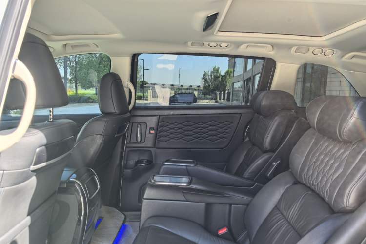 Used Honda Elysion 2024 2.0L eHEV Luxury Edition Interior 7