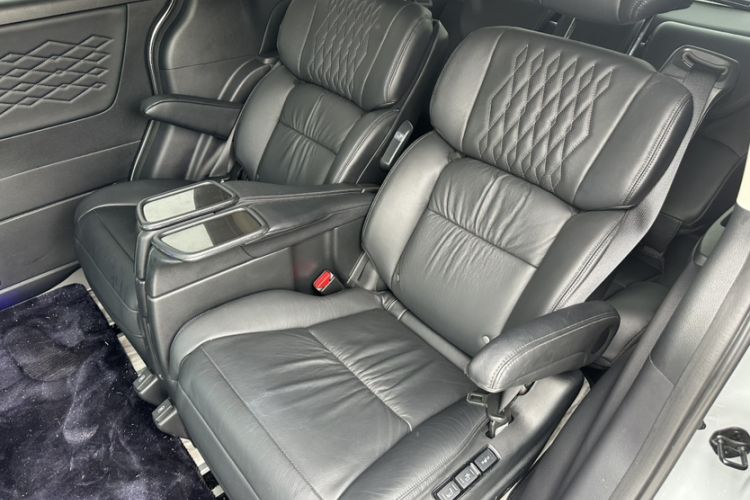 Used Honda Elysion 2024 2.0L eHEV Luxury Edition Interior 7
