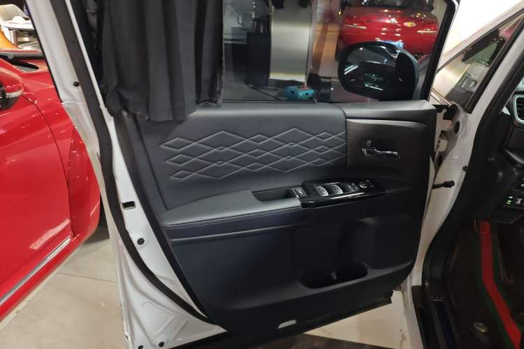 Used Honda Elysion 2024 2.0L eHEV Luxury Edition Interior 7
