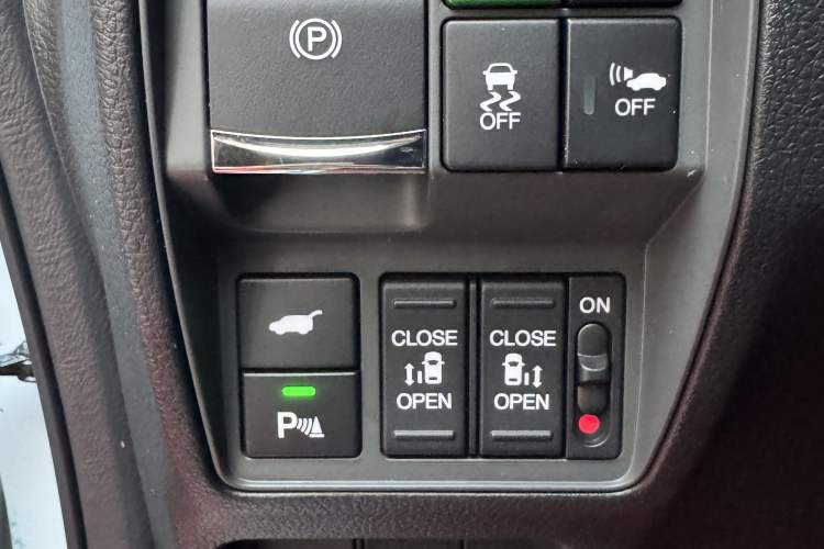 Used Honda Elysion 2024 2.0L eHEV Luxury Edition Interior 7