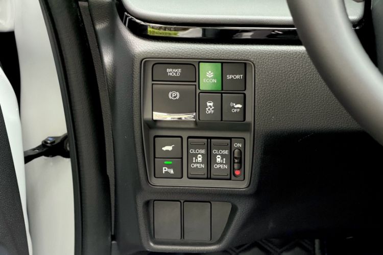 Used Honda Elysion 2024 2.0L eHEV Luxury Edition Interior 8