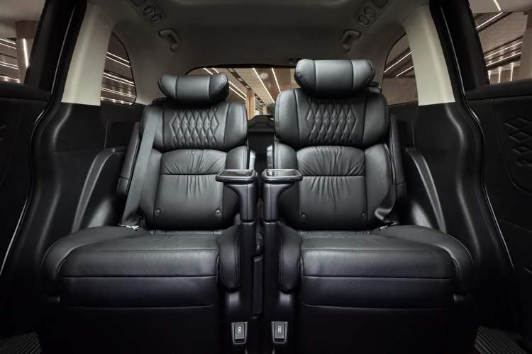 Used Honda Elysion 2024 2.0L eHEV Luxury Edition Interior 8