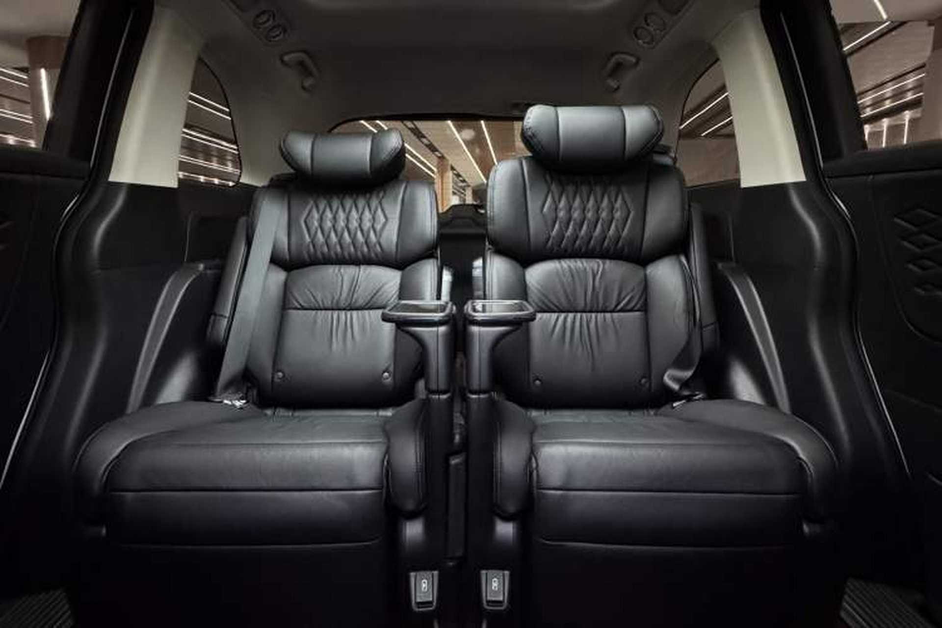 Used Honda Elysion 2024 2.0L eHEV Luxury Edition Interior 8