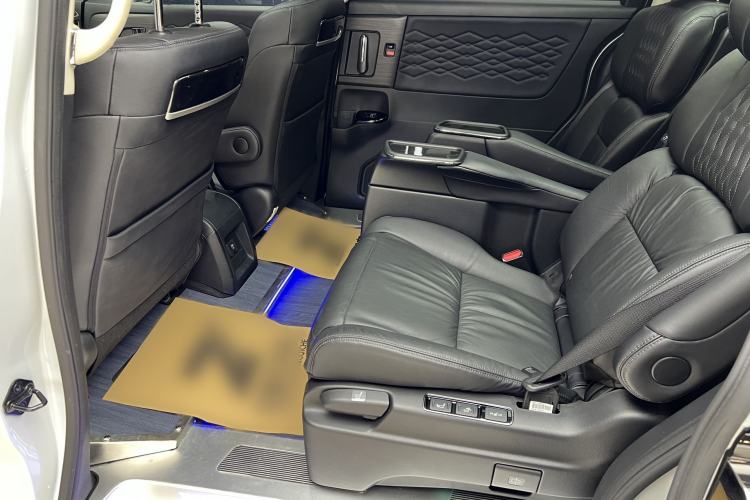 Used Honda Elysion 2024 2.0L eHEV Luxury Edition Interior 8