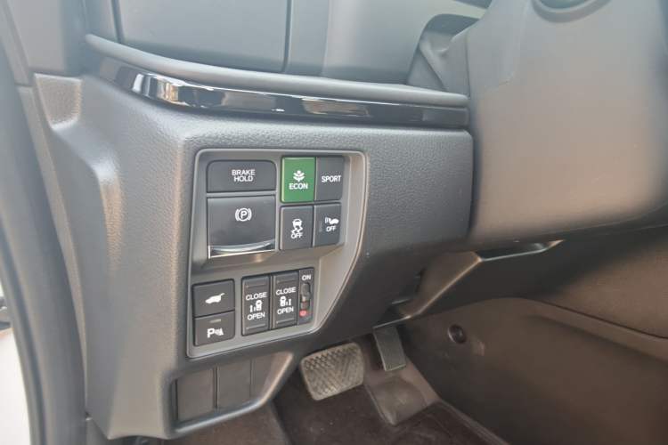 Used Honda Elysion 2024 2.0L eHEV Luxury Edition Interior 9