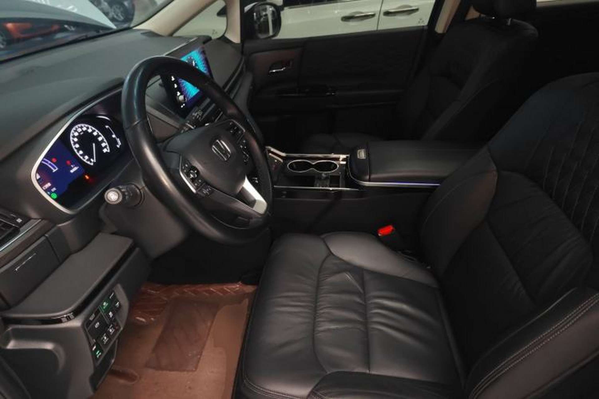 Used Honda Elysion 2024 2.0L eHEV Luxury Edition Left Front Seat