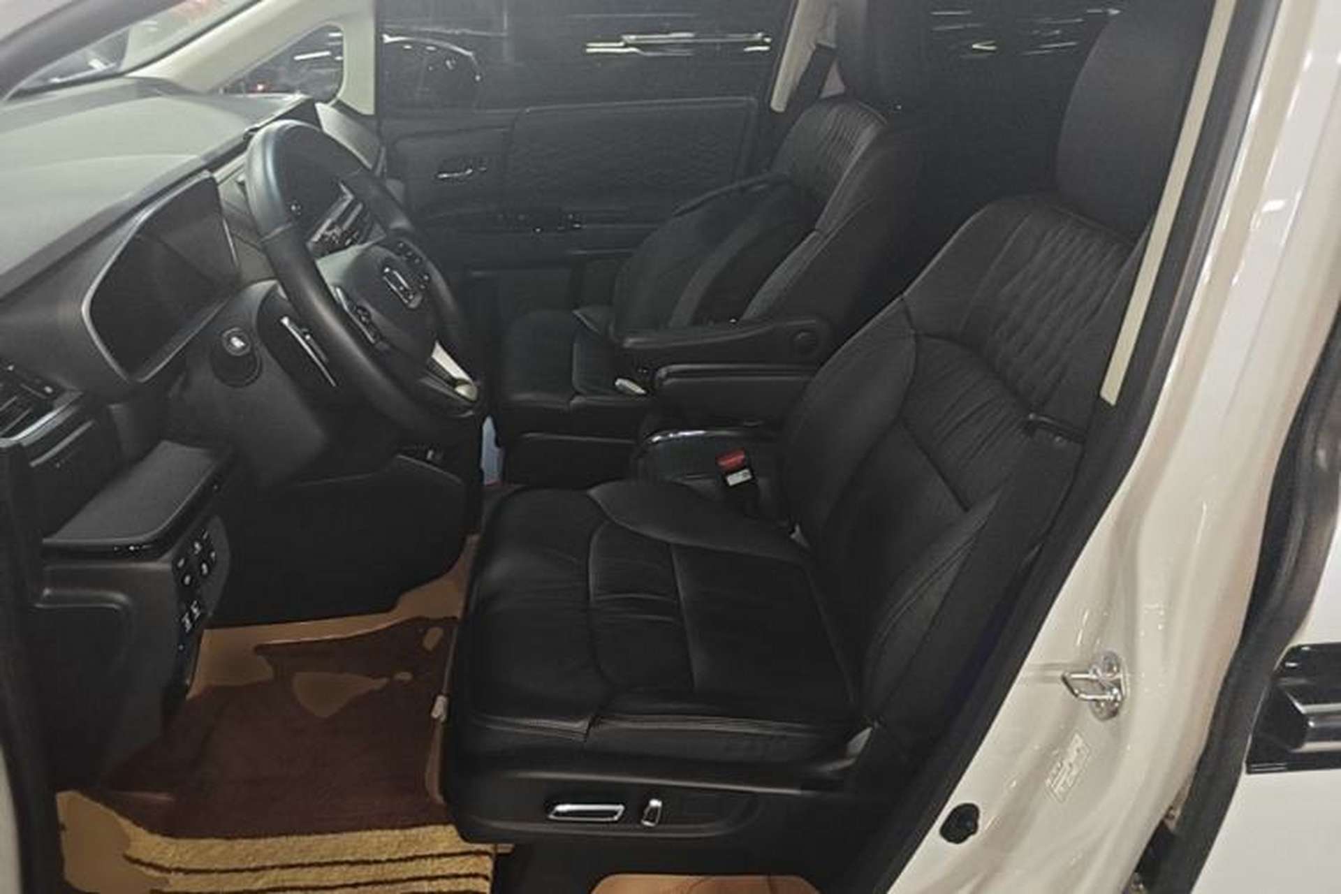 Used Honda Elysion 2024 2.0L eHEV Luxury Edition Left Front Seat