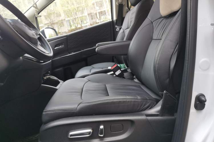 Used Honda Elysion 2024 2.0L eHEV Luxury Edition Left Front Seat