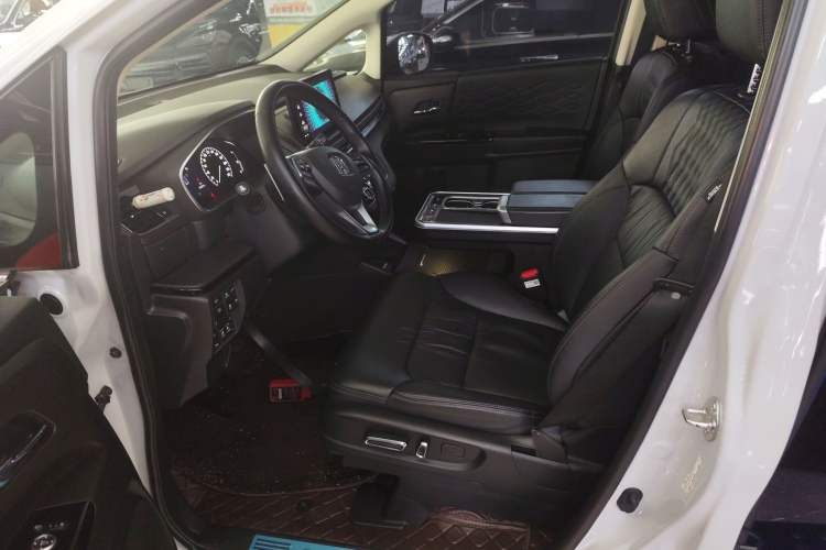 Used Honda Elysion 2024 2.0L eHEV Luxury Edition Left Front Seat