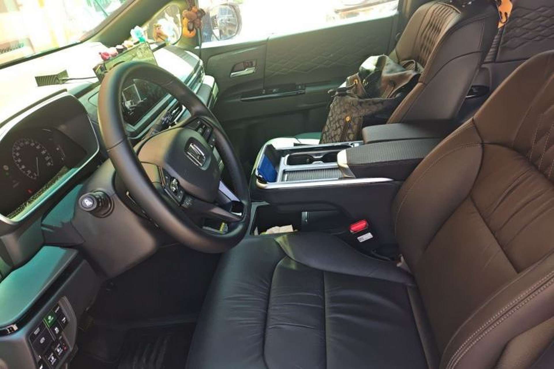 Used Honda Elysion 2024 2.0L eHEV Luxury Edition Left Front Seat