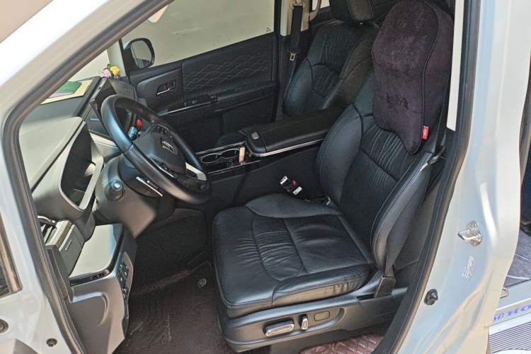 Used Honda Elysion 2024 2.0L eHEV Luxury Edition Left Front Seat