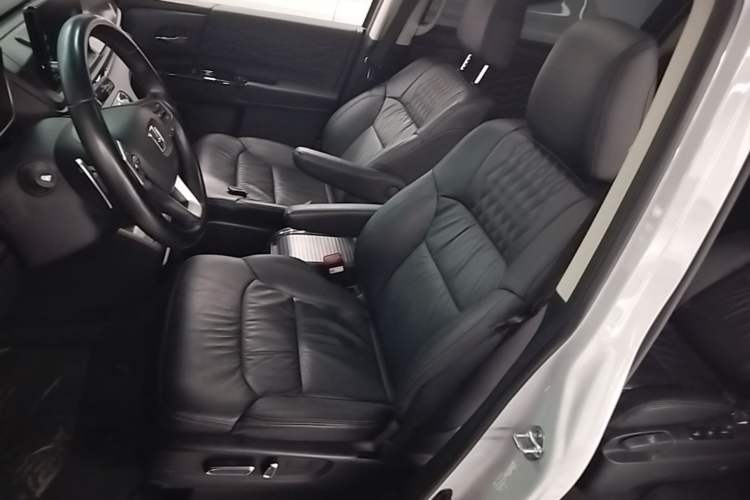 Used Honda Elysion 2024 2.0L eHEV Luxury Edition Left Front Seat