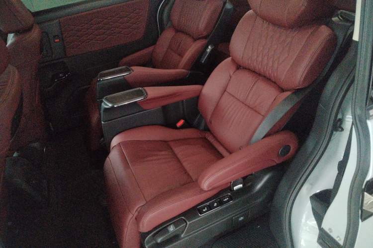 Used Honda Elysion 2024 2.0L eHEV Ultimate Edition Left Rear Seat