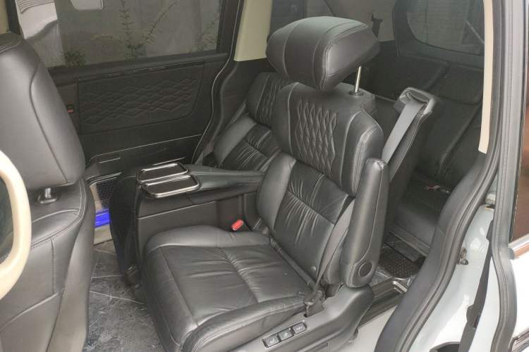 Used Honda Elysion 2024 2.0L eHEV Luxury Edition Left Rear Seat