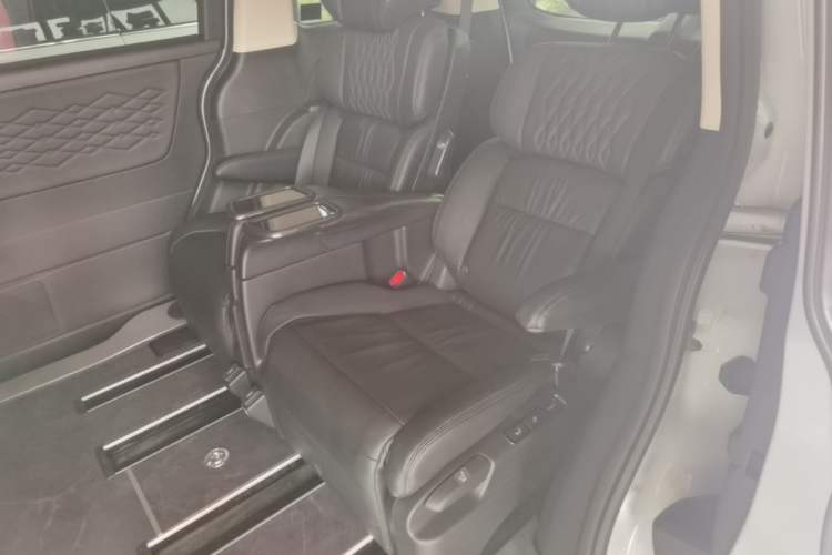 Used Honda Elysion 2024 2.0L eHEV Luxury Edition Left Rear Seat