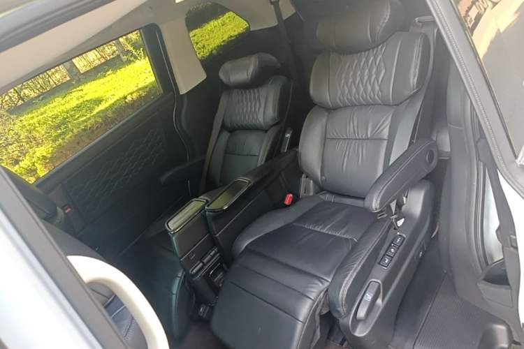 Used Honda Elysion 2024 2.0L eHEV Luxury Edition Left Rear Seat