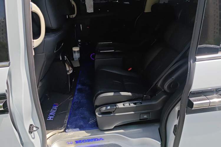 Used Honda Elysion 2024 2.0L eHEV Luxury Edition Left Rear Seat