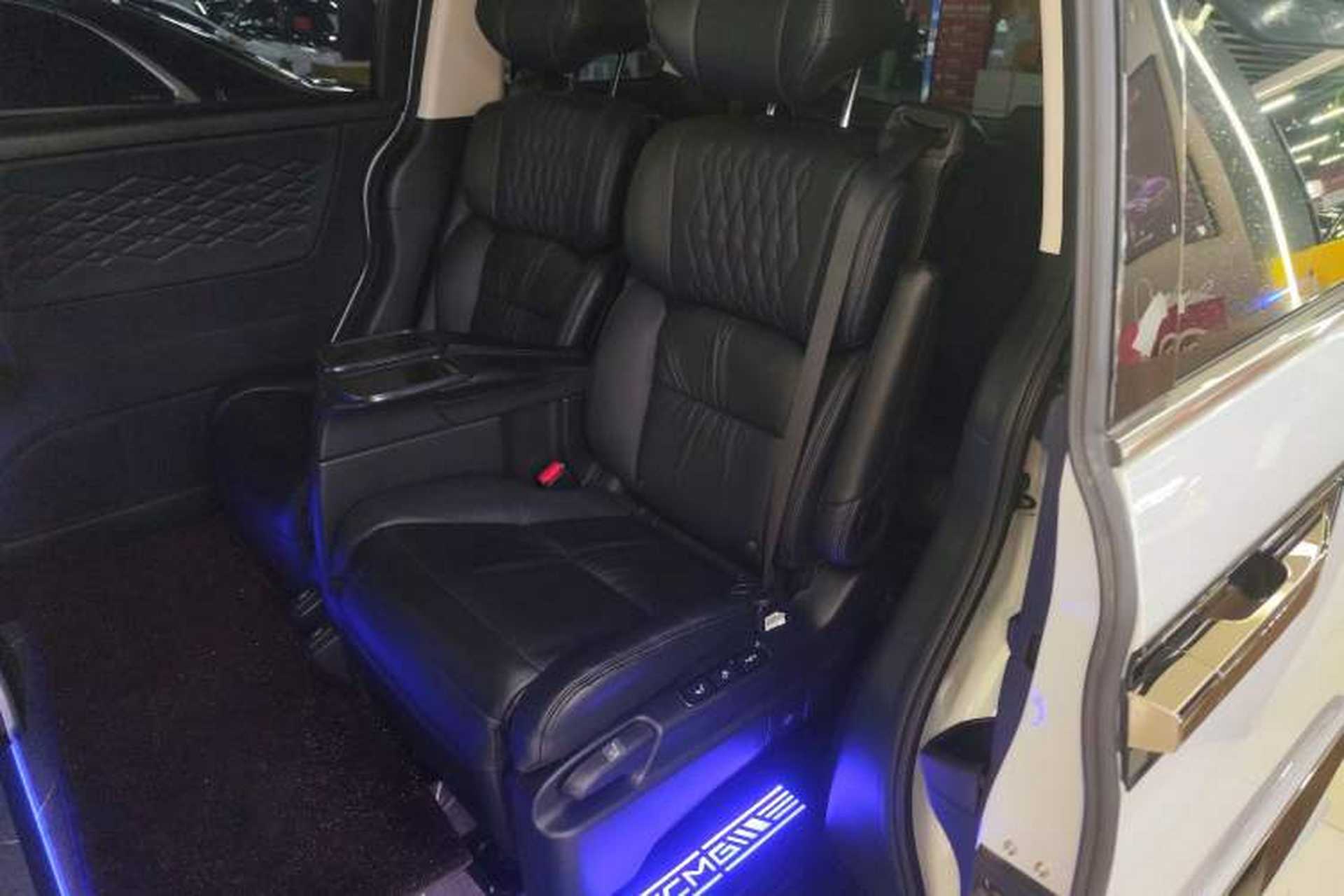 Used Honda Elysion 2024 2.0L eHEV Luxury Edition Left Rear Seat