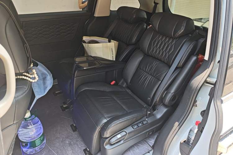 Used Honda Elysion 2024 2.0L eHEV Luxury Edition Left Rear Seat