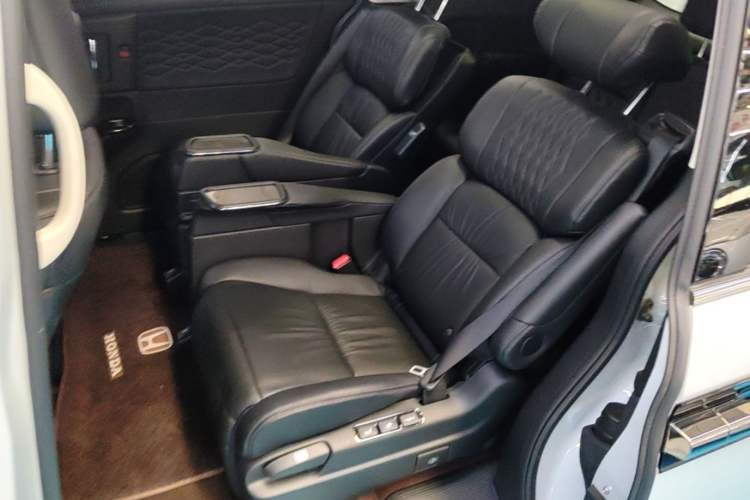 Used Honda Elysion 2024 2.0L eHEV Luxury Edition Left Rear Seat