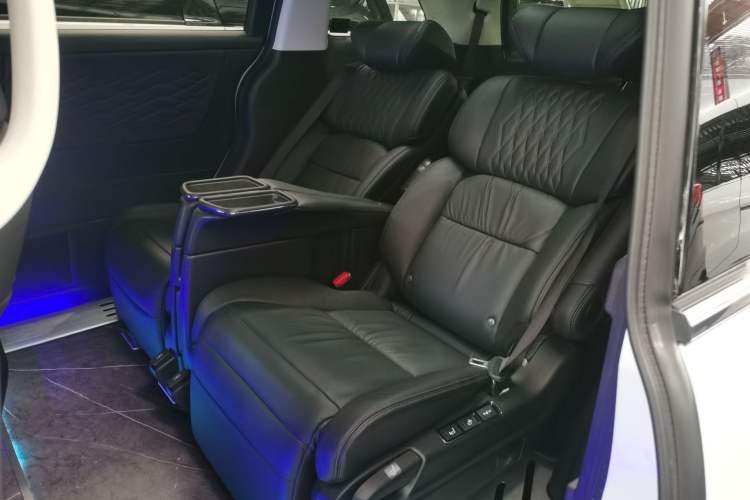 Used Honda Elysion 2024 2.0L eHEV Luxury Edition Left Rear Seat