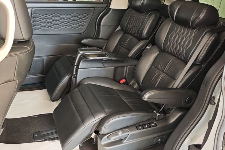 Used Honda Elysion 2024 2.0L eHEV Luxury Edition Left Rear Seat