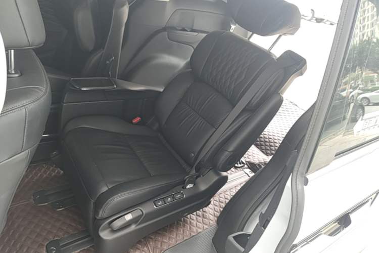 Used Honda Elysion 2024 2.0L eHEV Luxury Edition Left Rear Seat