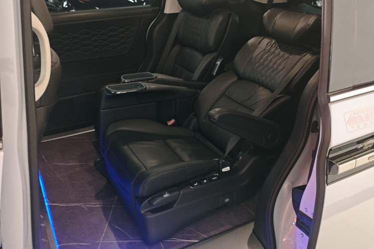 Used Honda Elysion 2024 2.0L eHEV Luxury Edition Left Rear Seat