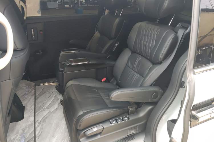 Used Honda Elysion 2024 2.0L eHEV Luxury Edition Left Rear Seat