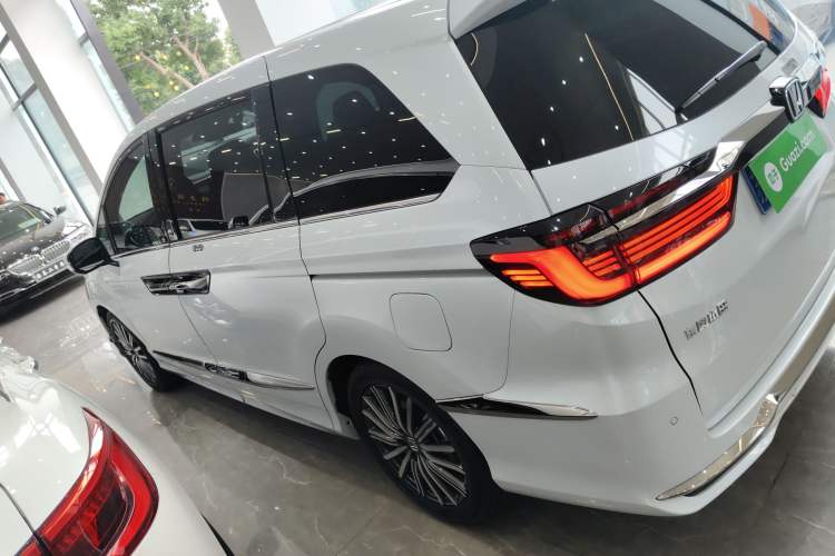 Used Honda Elysion 2024 2.0L eHEV Luxury Edition Left Side
