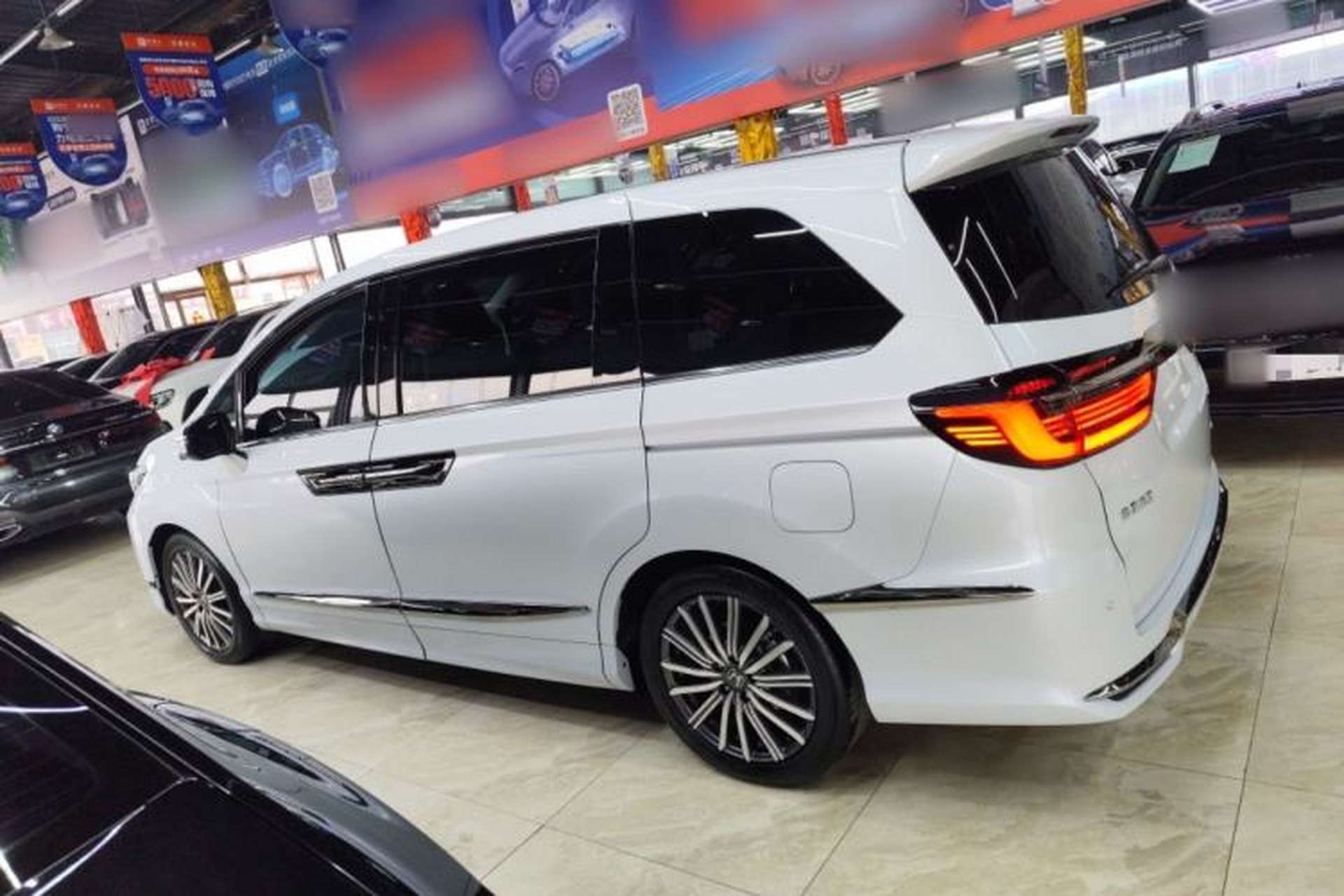 Used Honda Elysion 2024 2.0L eHEV Luxury Edition Left Side