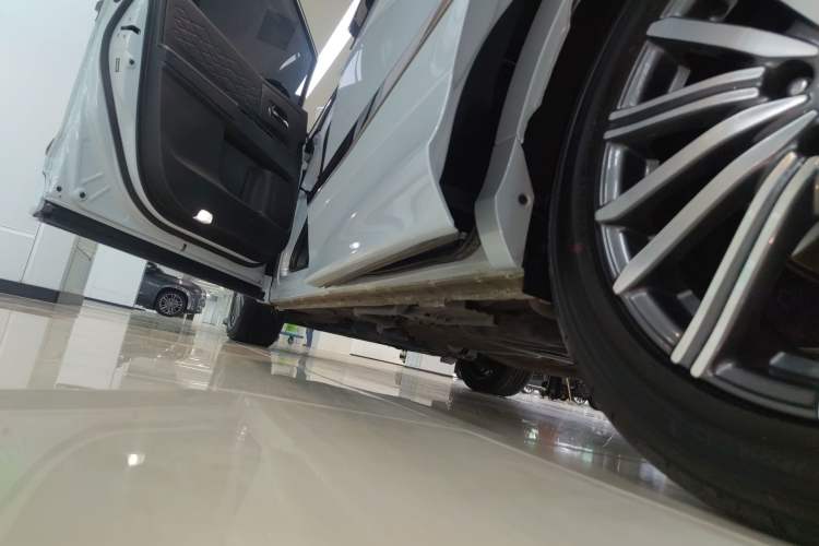 Used Honda Elysion 2024 2.0L eHEV Luxury Edition Left Side Sill