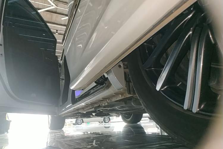 Used Honda Elysion 2024 2.0L eHEV Luxury Edition Left Side Sill