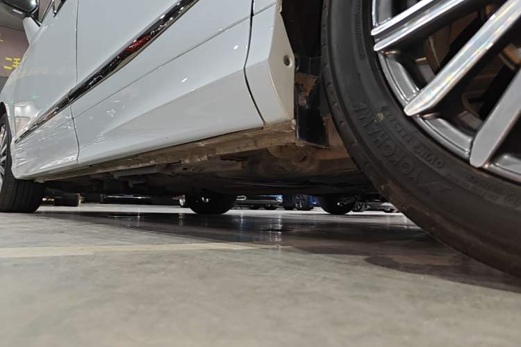 Used Honda Elysion 2024 2.0L eHEV Luxury Edition Left Side Sill