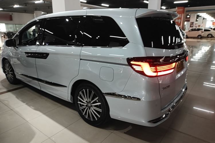 Used Honda Elysion 2024 2.0L eHEV Luxury Edition Rear Left 45 Deg