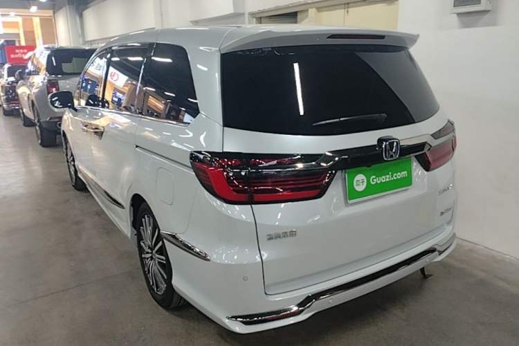 Used Honda Elysion 2024 2.0L eHEV Luxury Edition Rear Left 45 Deg