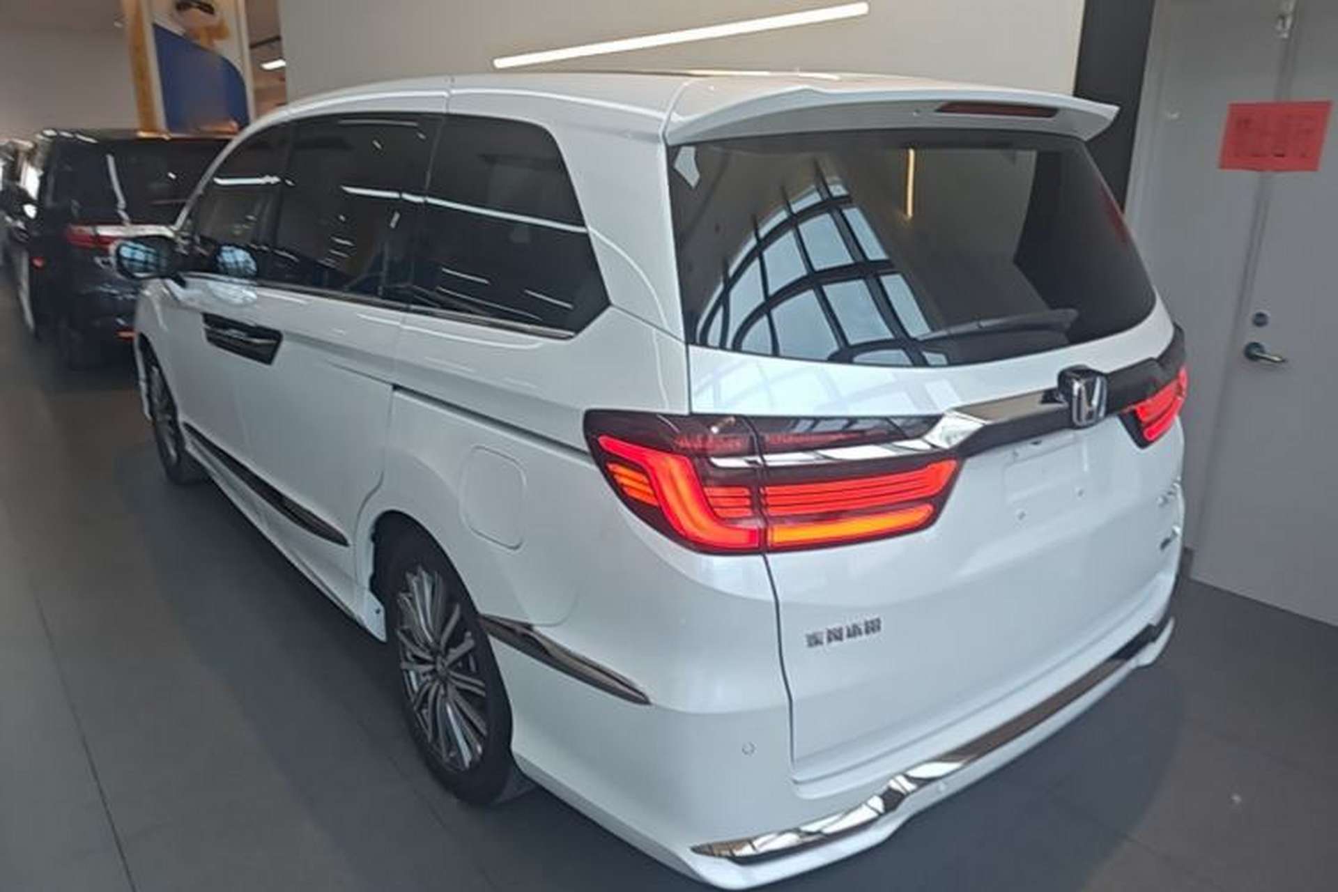 Used Honda Elysion 2024 2.0L eHEV Luxury Edition Rear Left 45 Deg