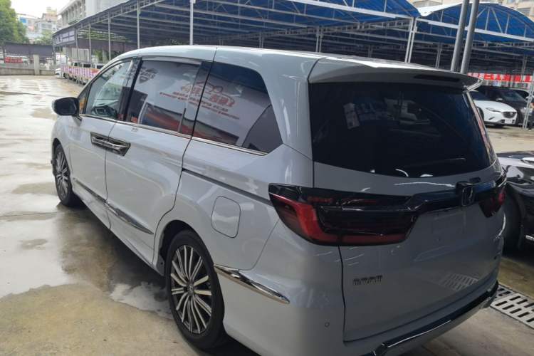 Used Honda Elysion 2024 2.0L eHEV Luxury Edition Rear Left 45 Deg