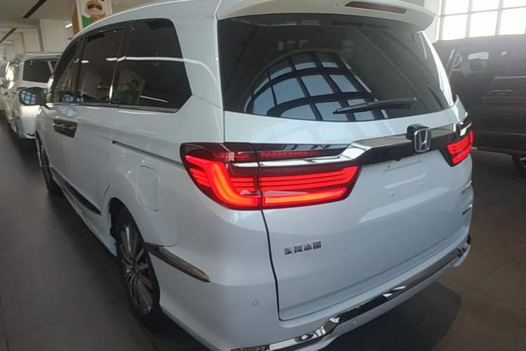 Used Honda Elysion 2024 2.0L eHEV Luxury Edition Rear Left 45 Deg