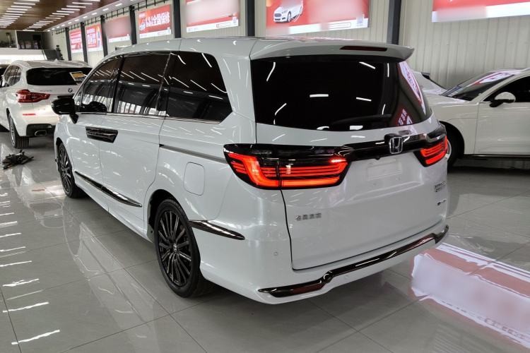 Used Honda Elysion 2024 2.0L eHEV Luxury Edition Rear Left 45 Deg