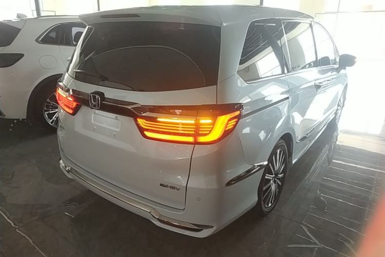 Used Honda Elysion 2024 2.0L eHEV Luxury Edition Rear Right 45 Deg