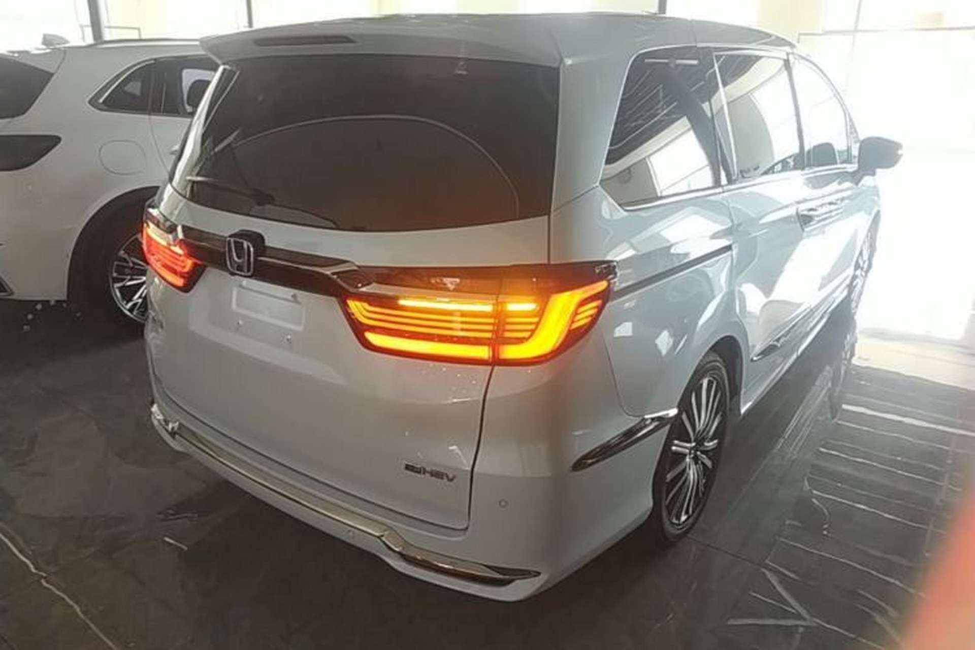 Used Honda Elysion 2024 2.0L eHEV Luxury Edition Rear Right 45 Deg